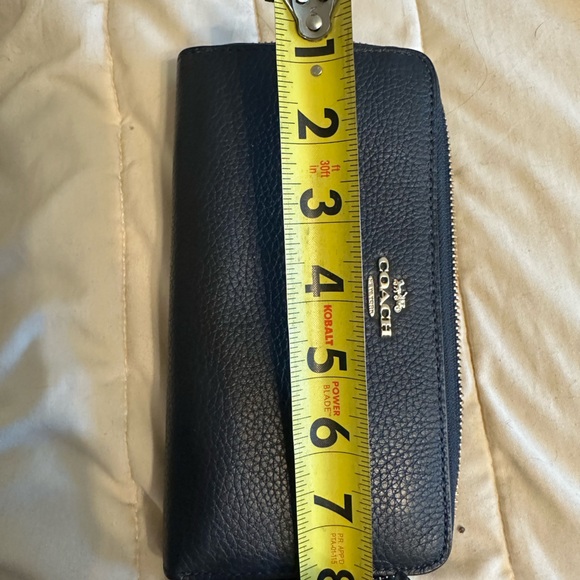Coach Navy Zip Wallet with Silver Logo smoke free home - Picture 4 of 9